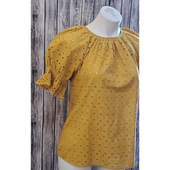 Universal Thread gold eyelet top - Picture 5 of 10